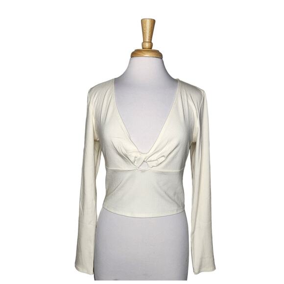 Francesca's Kennie Keyhole Twist Front Top White Size Large - Picture 2 of 8